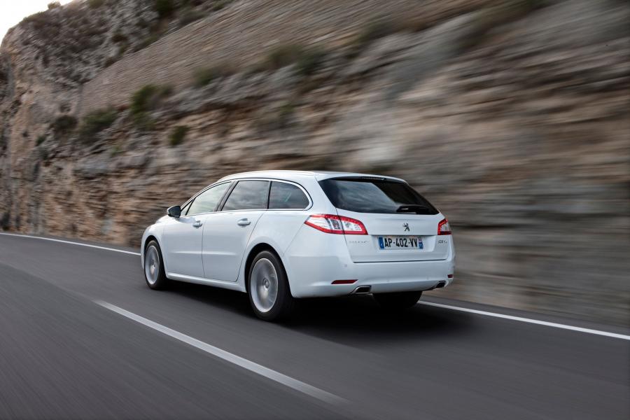  Peugeot 508 SW 2010 года  (фото 22 из 33)